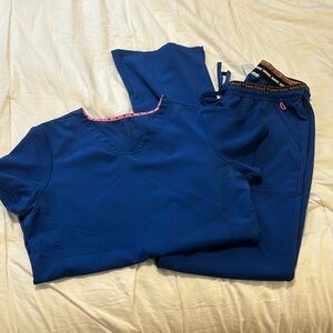Scrub set
